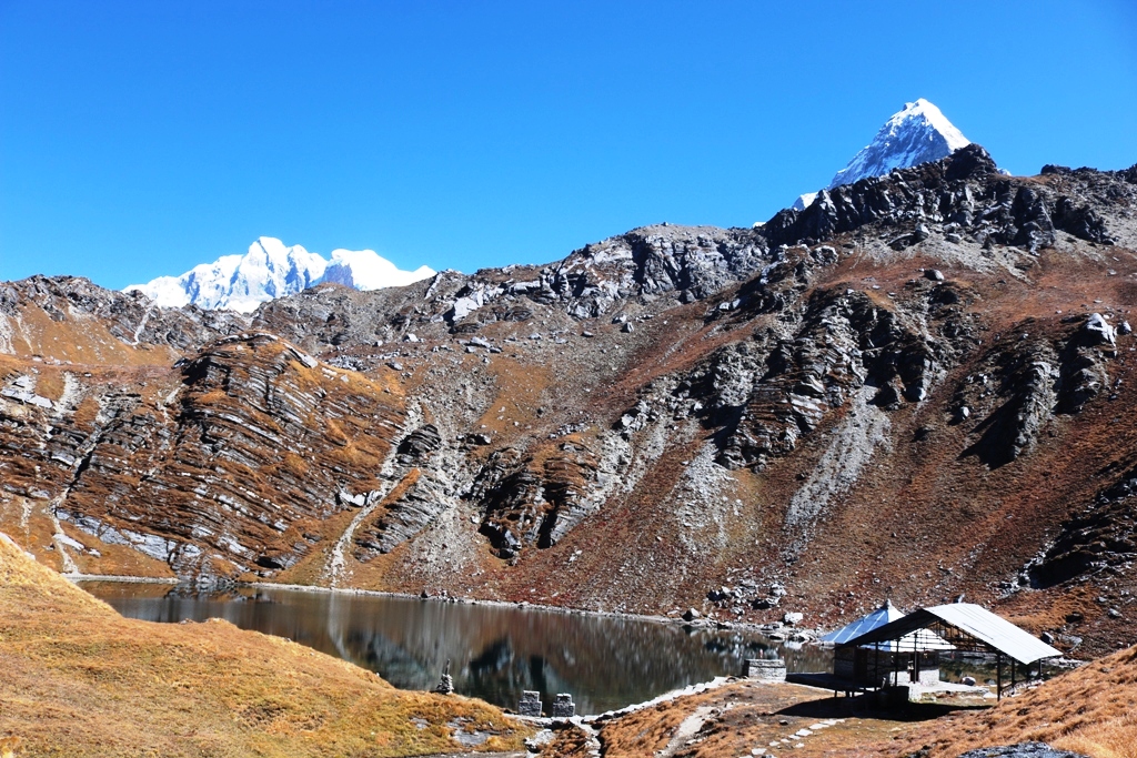 हिमालको फेदी रहेको खयरभारानीको रोमाञ्चक दृश्य  (तस्वीरमा)