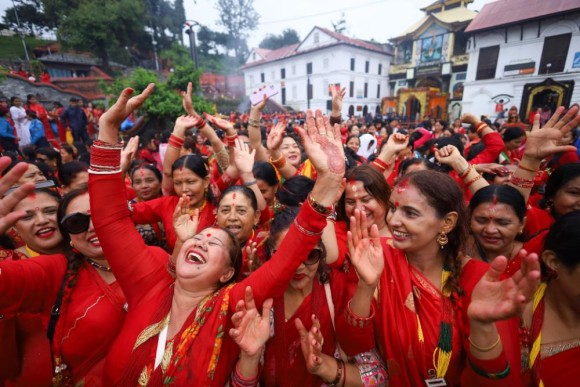 पशुपतिमा तीजको रौनक (तस्विरहरु)