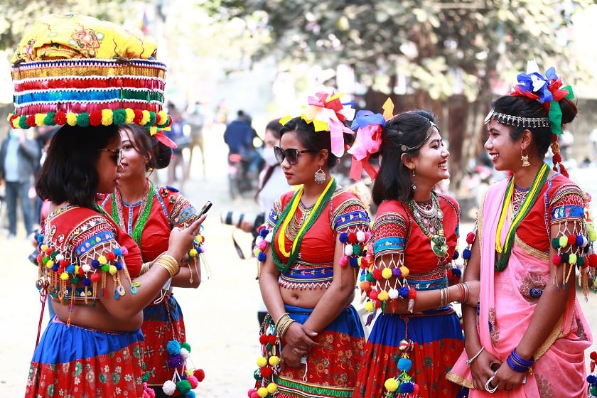 राना थारु समुदायका महिलाले तीज पर्व भदौ २ मा मनाउने